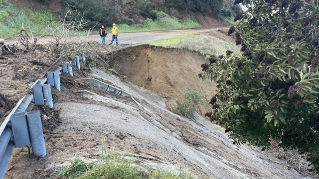 Picture taken of a major mudslide on Mulholland Drive in February 2023